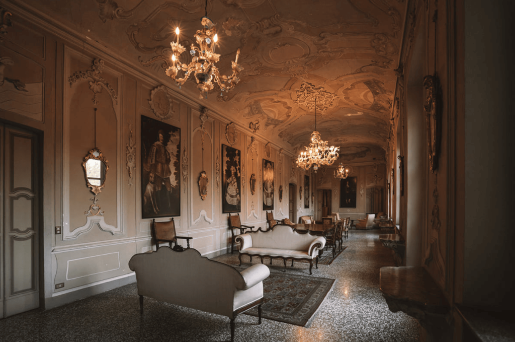 Foto de uno de los salones de Villa Ponti Greppi, en Lecco (Lombardía). Elopement
