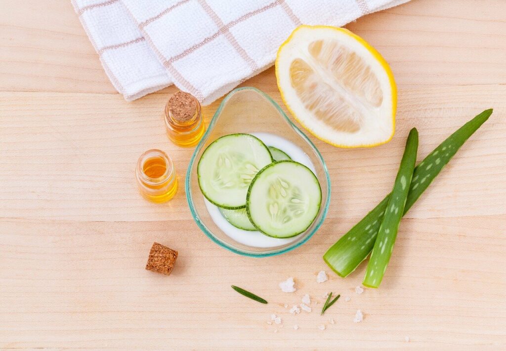 Foto de pepino y limón para el cuidado de la piel
