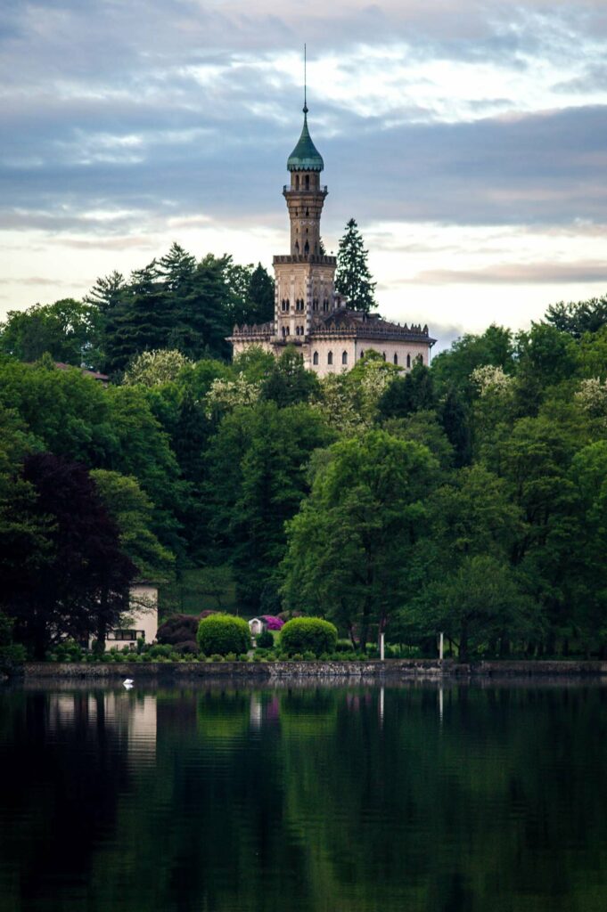 Foto de Villa Crespi en el lago