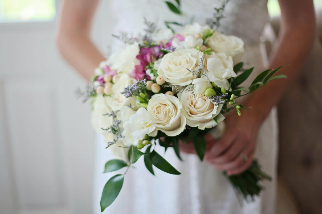 Foto de ramos de novia de rosas blancas